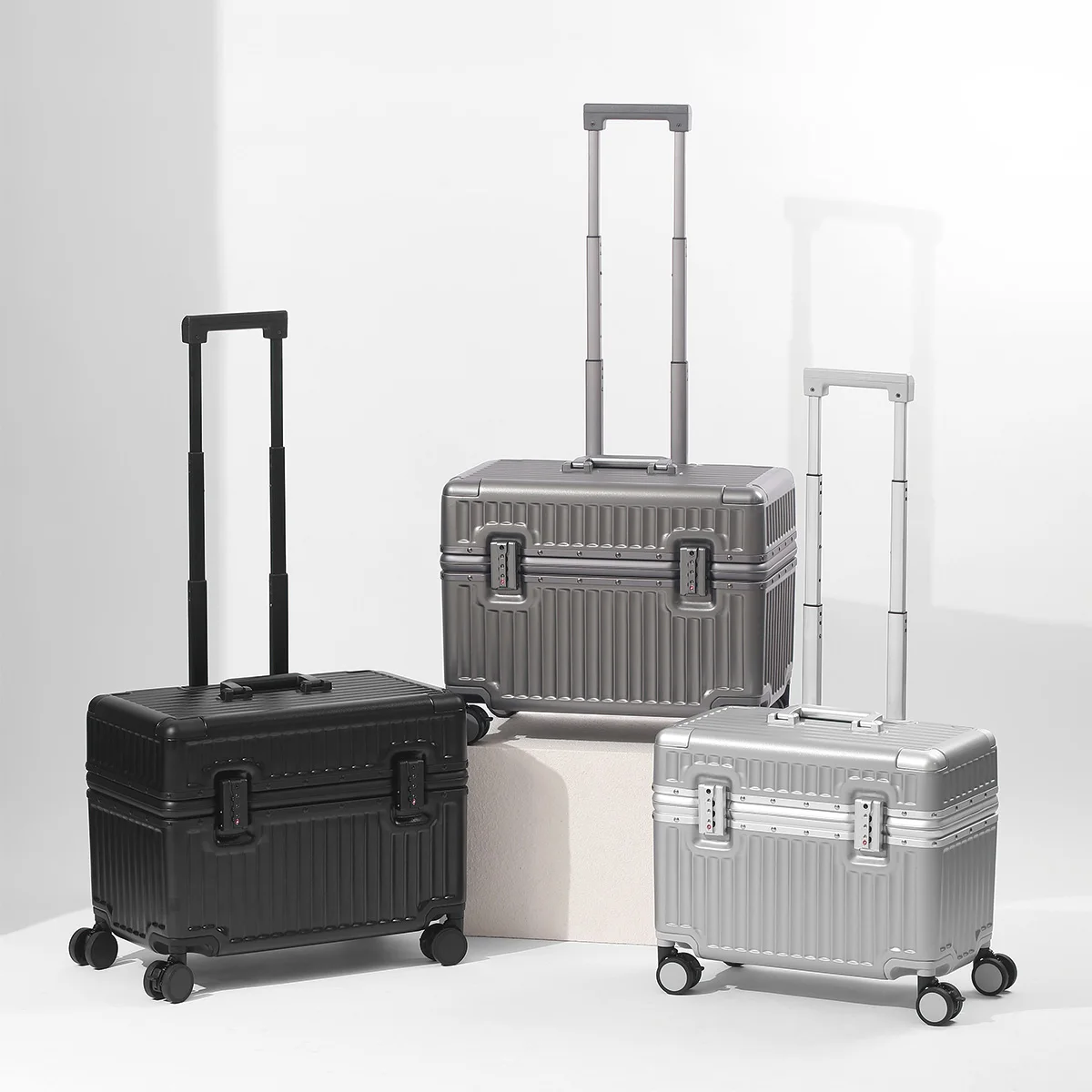 حقيبة سفر بإطار من الألومنيوم  - مراجعة Aluminum Frame Carry On Luggage وسعره
